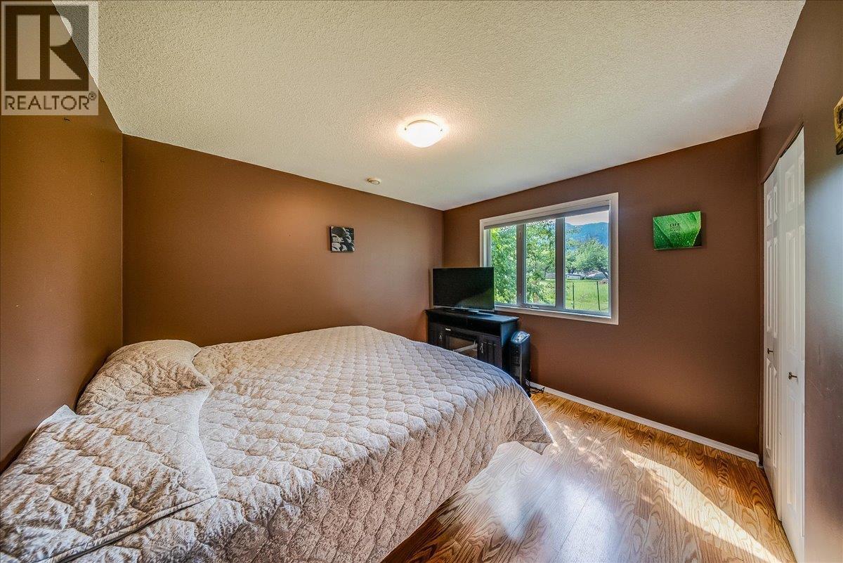 1545 Columbia Road, Ootischenia, BC
