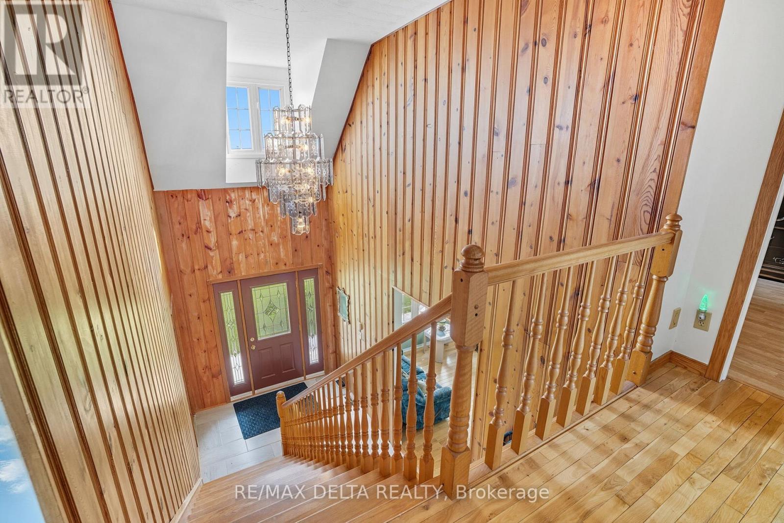 FRT RNTRANCE AND STAIRWELL TO 2ND FLOOR - 4254 Conc 20 Concession, The Nation, ON