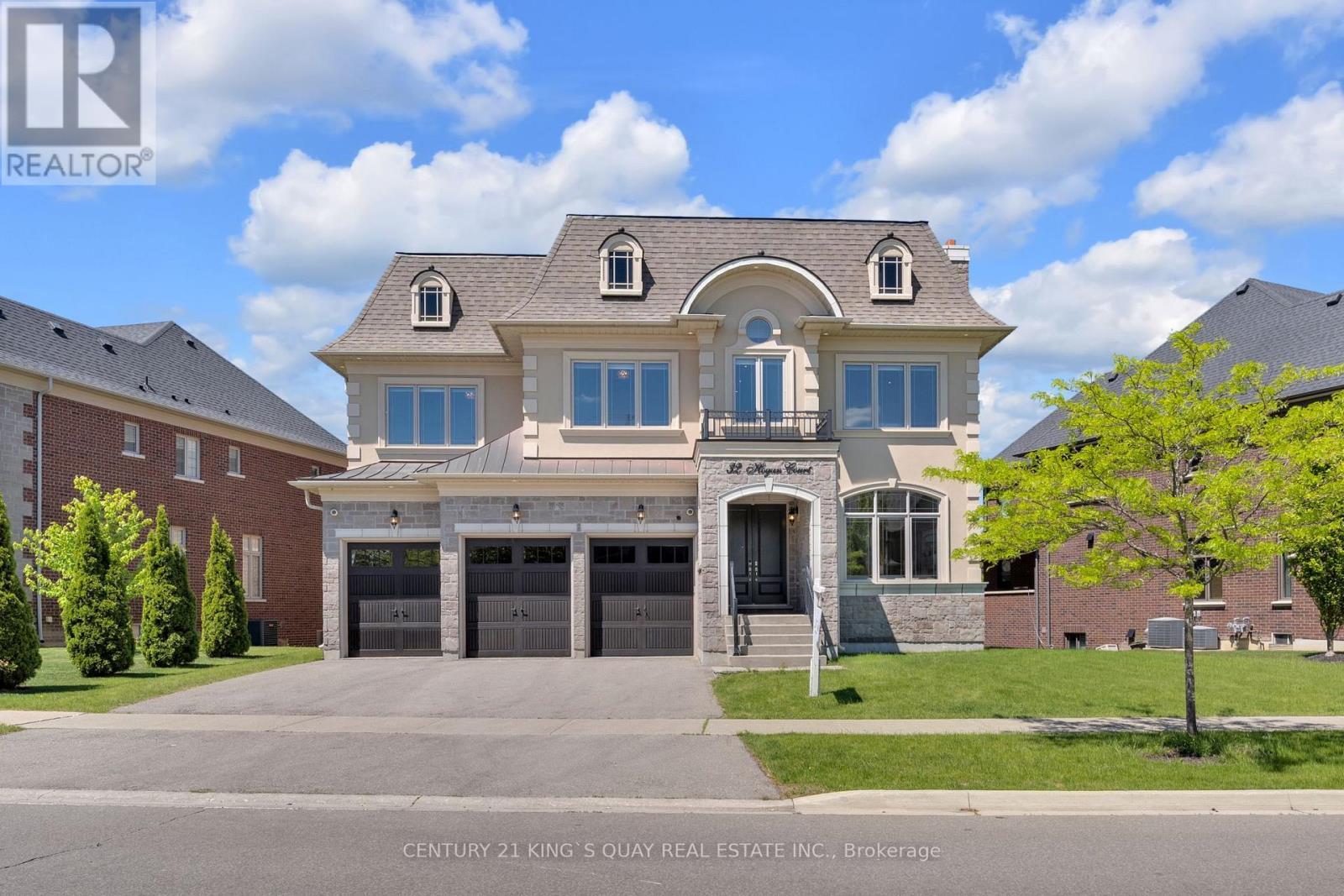 32 Hogan Court, King, ON