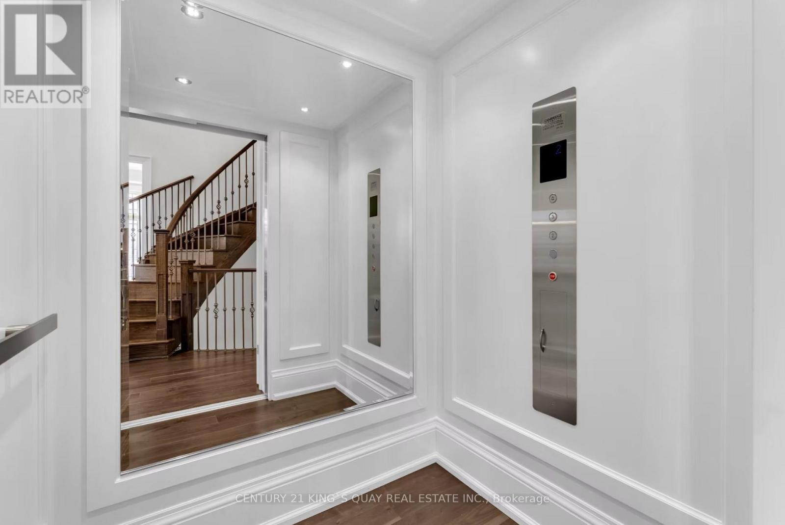 32 Hogan Court, King, ON