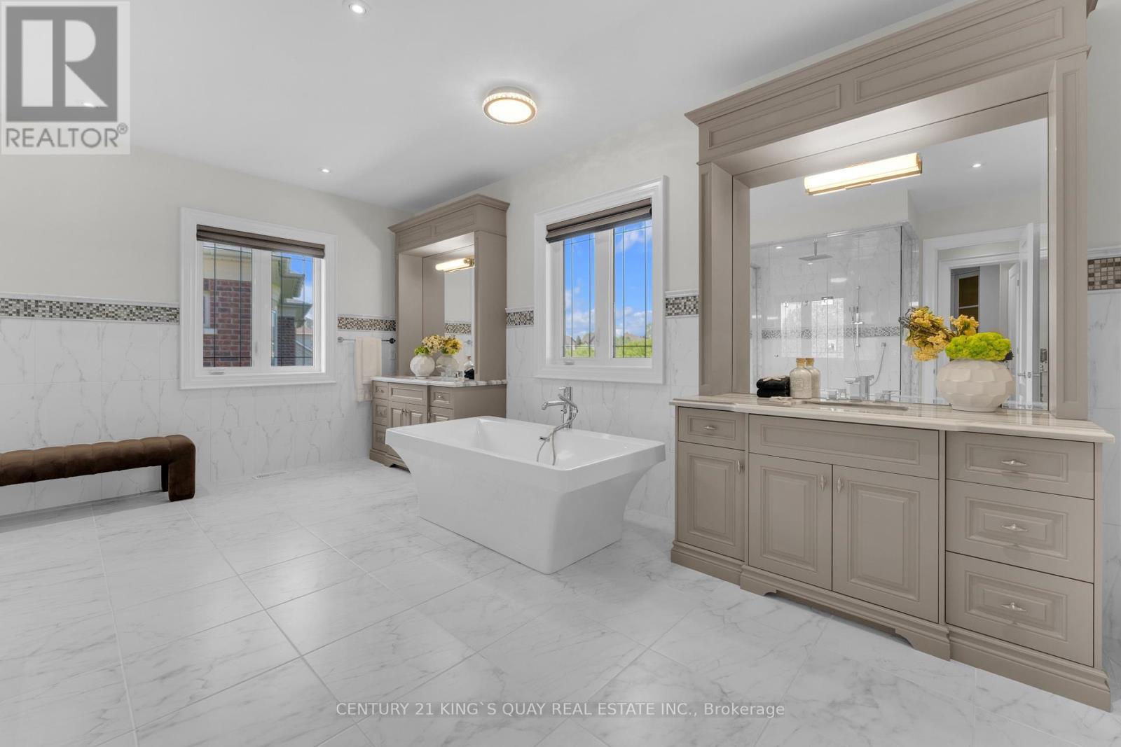 32 Hogan Court, King, ON