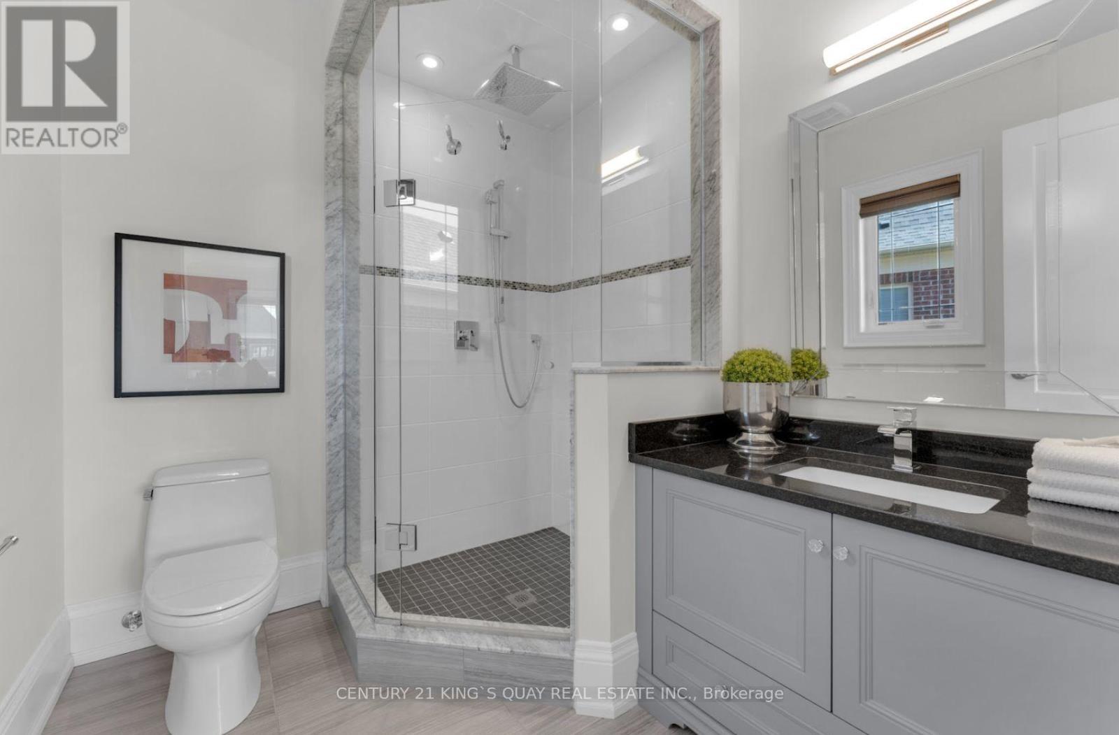 32 Hogan Court, King, ON