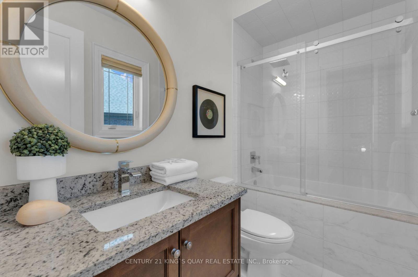 32 Hogan Court, King, ON