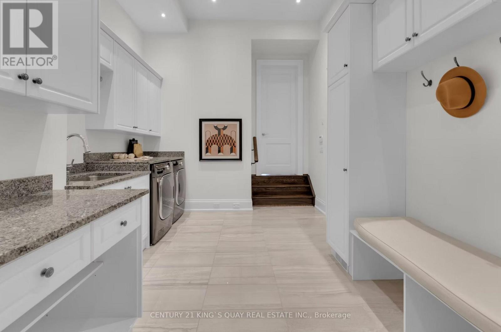 32 Hogan Court, King, ON
