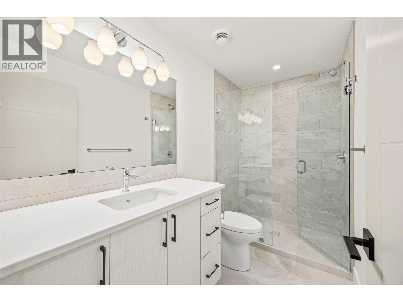 1437 April Springs Court, Kelowna, BC - Indoor Photo Showing Bathroom