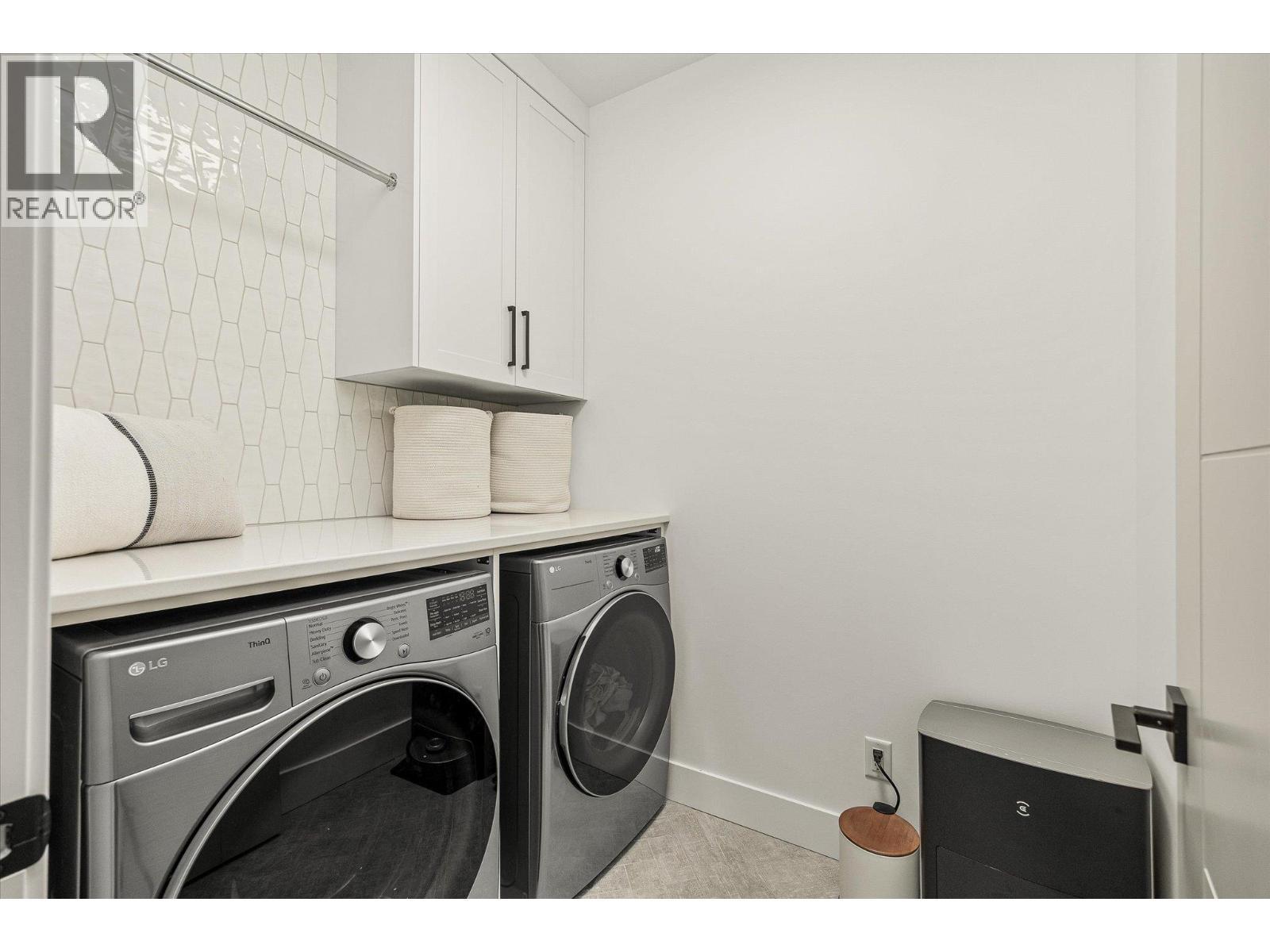 1437 April Springs Court, Kelowna, BC - Indoor Photo Showing Laundry Room