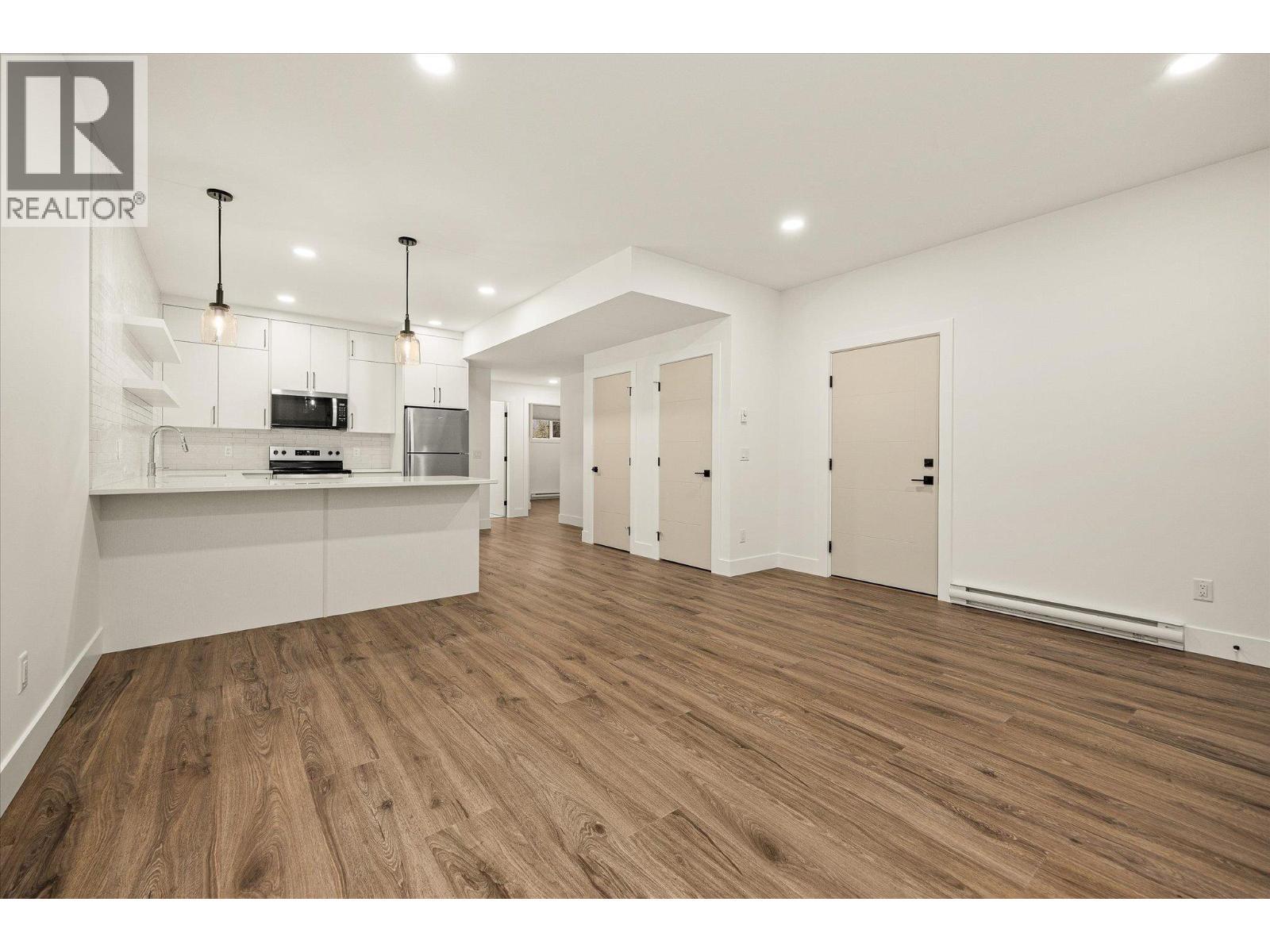 1437 April Springs Court, Kelowna, BC - Indoor Photo Showing Kitchen