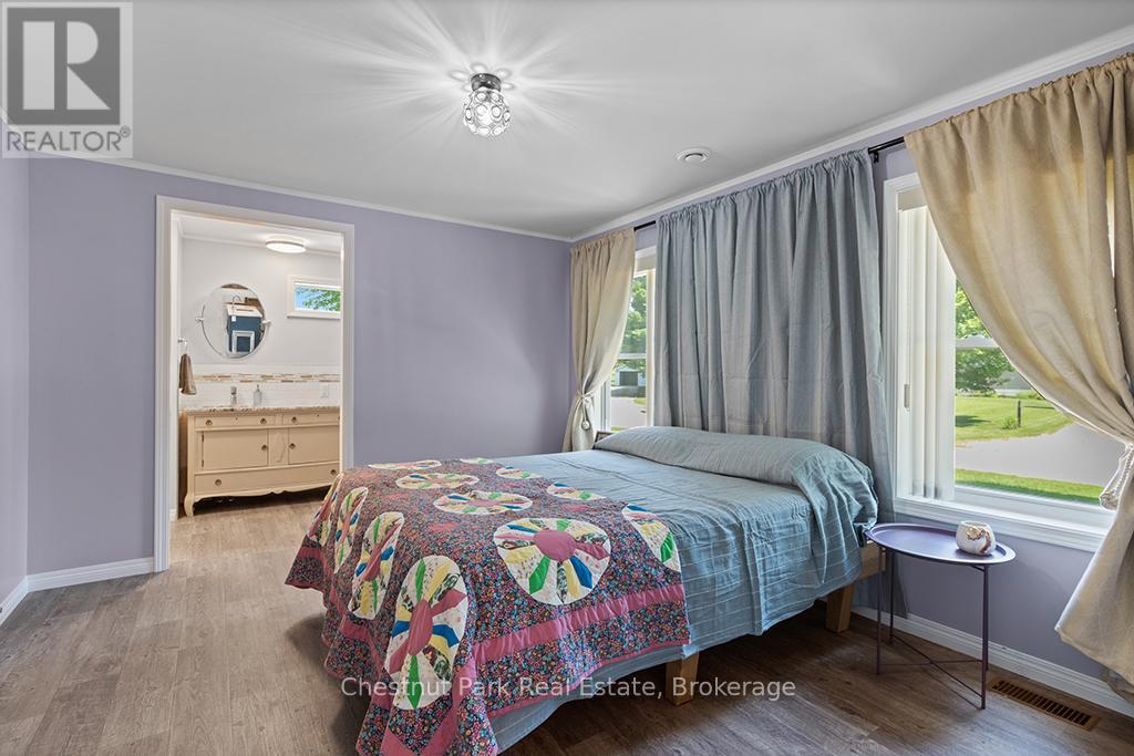 Primary Bedroom with semi-ensuite access - Mh15 - 684138 Sideroad 30, Chatsworth, ON