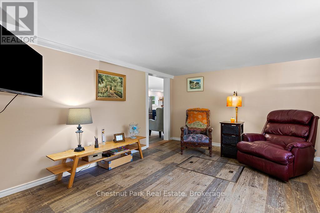Living Room - Mh15 - 684138 Sideroad 30, Chatsworth, ON