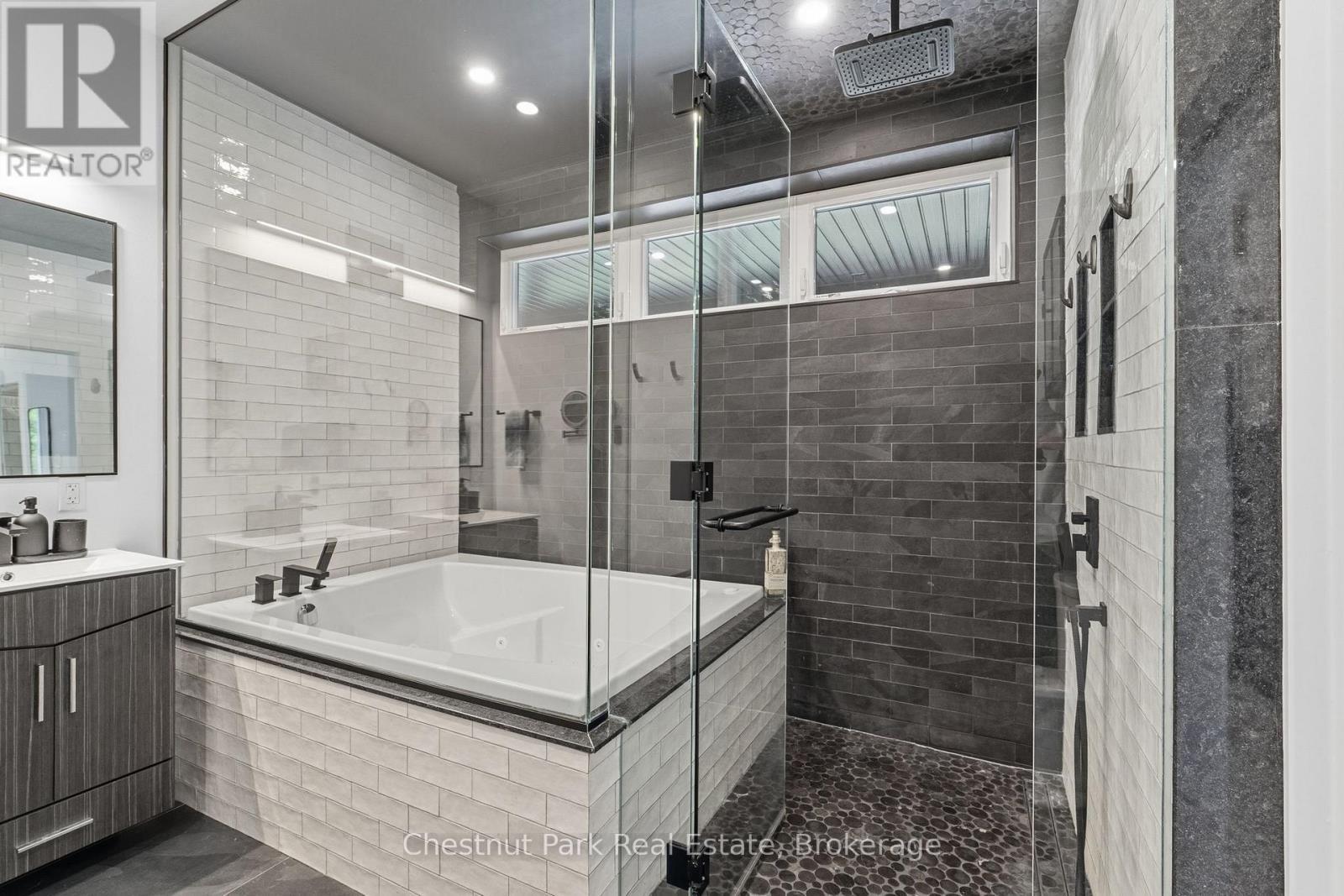 Primary Bathroom - 149 Lynx Drive, Kearney, ON