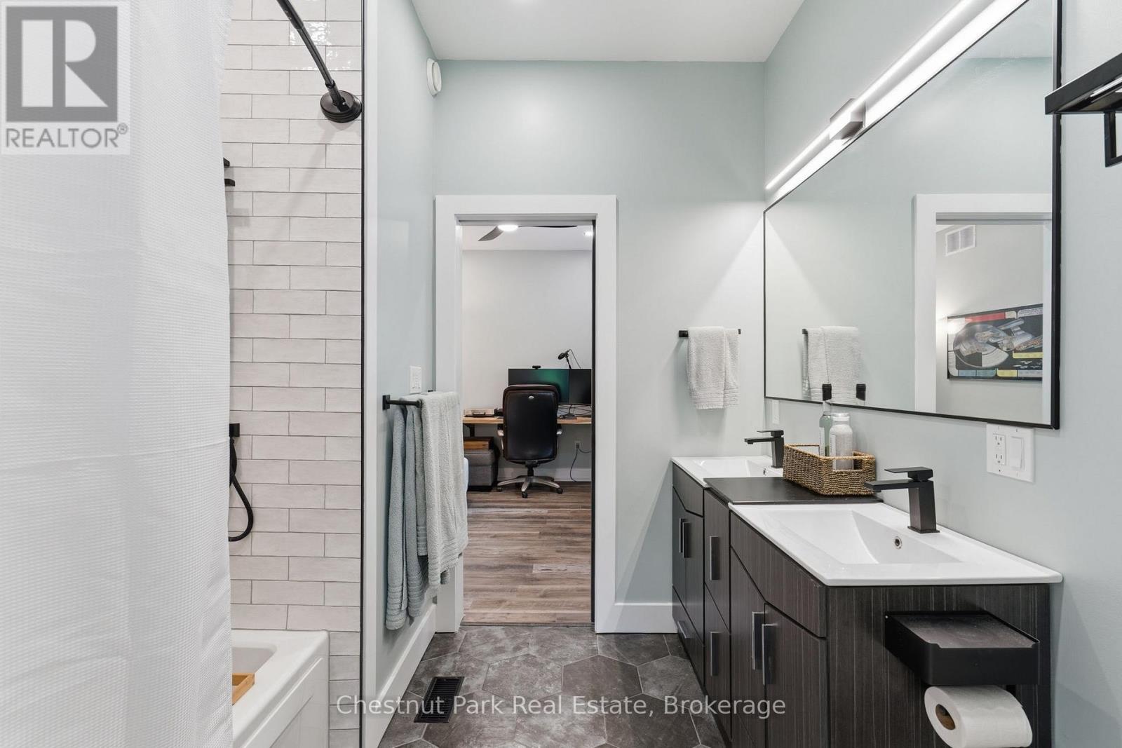 Jack and Jill Bathroom - 149 Lynx Drive, Kearney, ON
