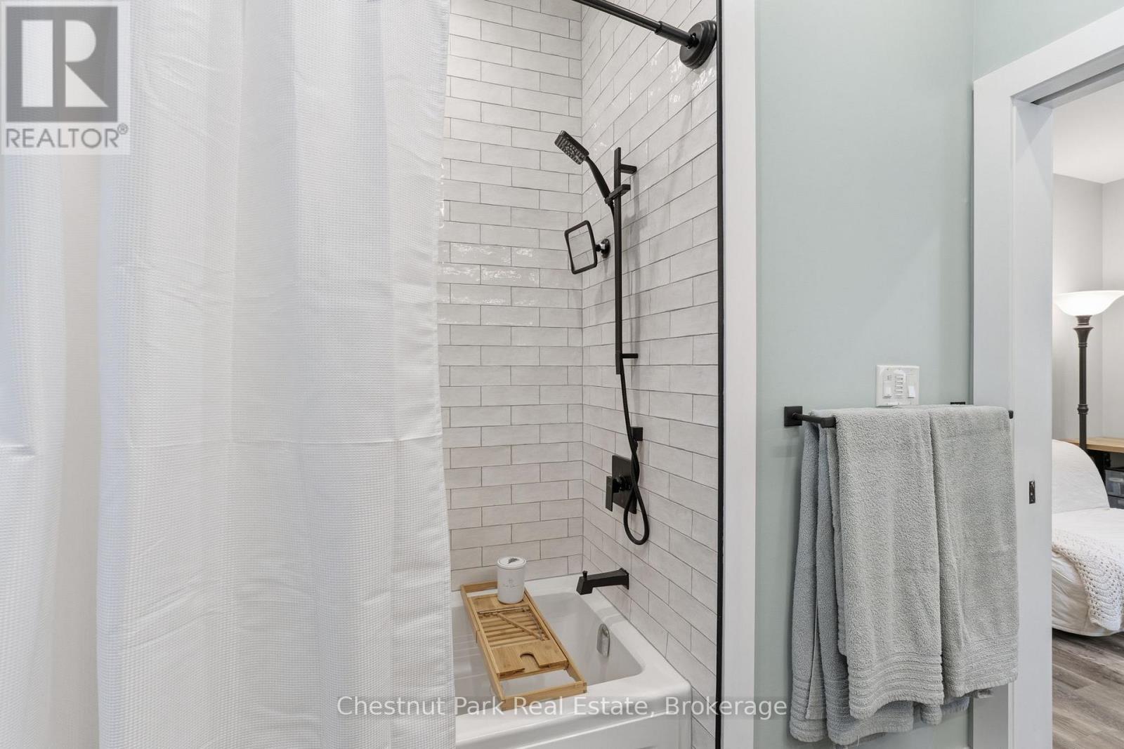 Jack and Jill Bathroom - 149 Lynx Drive, Kearney, ON