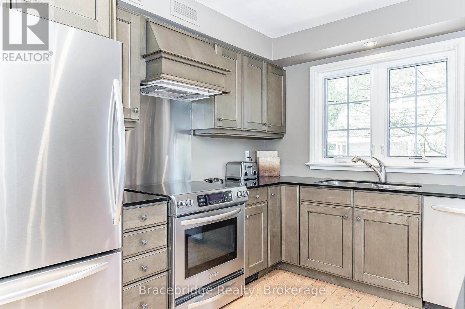 Sandfield 3 W3 - 3876 Muskoka Rd 118 Highway W, Muskoka Lakes (Medora), ON