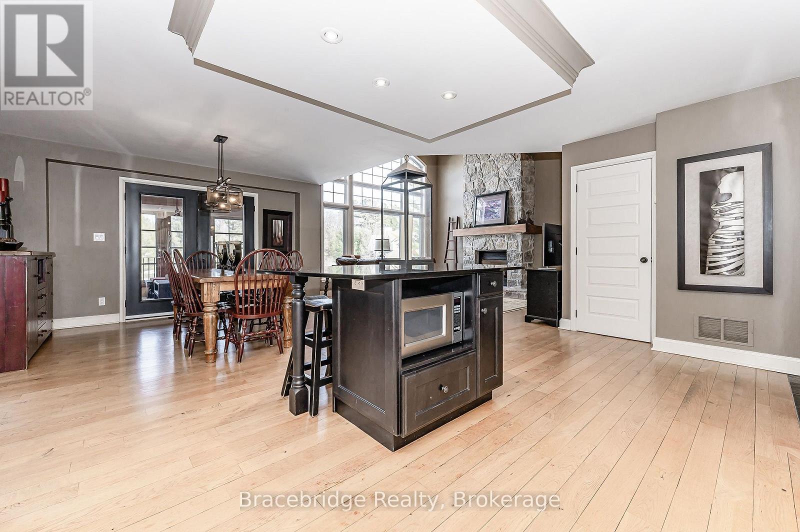 Sandfield 3 W3 - 3876 Muskoka Rd 118 Highway W, Muskoka Lakes (Medora), ON