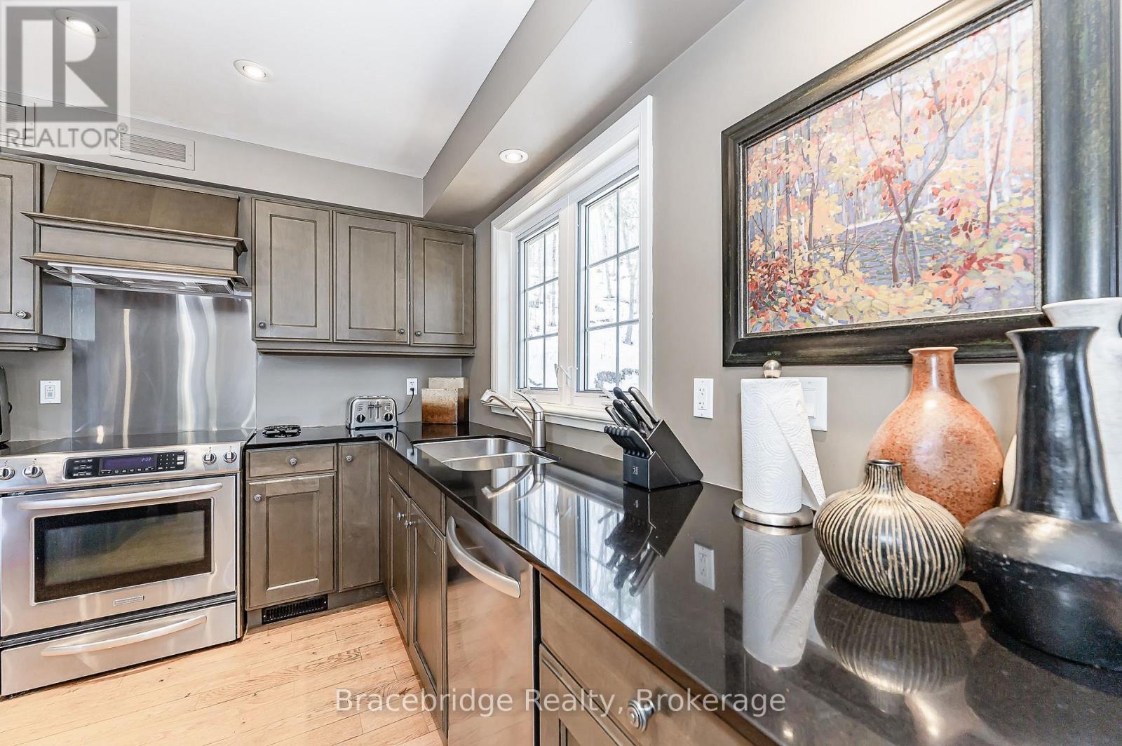 Sandfield 3 W3 - 3876 Muskoka Rd 118 Highway W, Muskoka Lakes (Medora), ON
