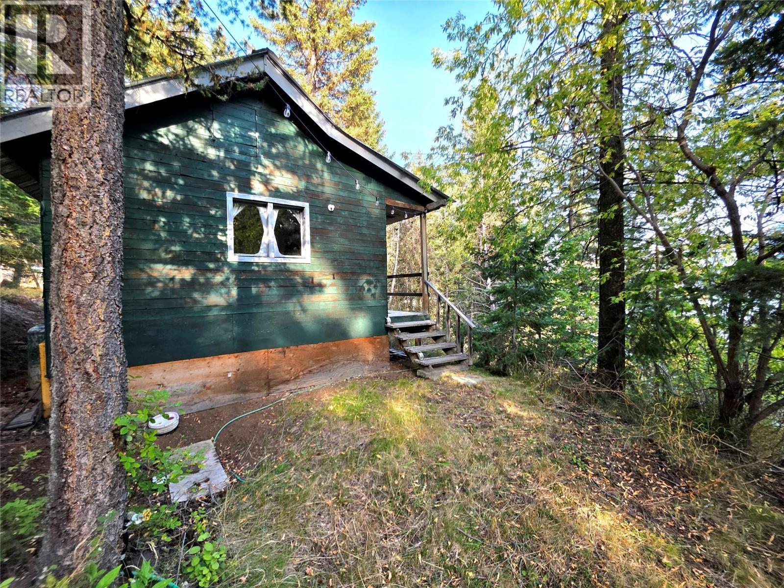 Second cabin - 6453 Pinaus Lake Road, Falkland, BC