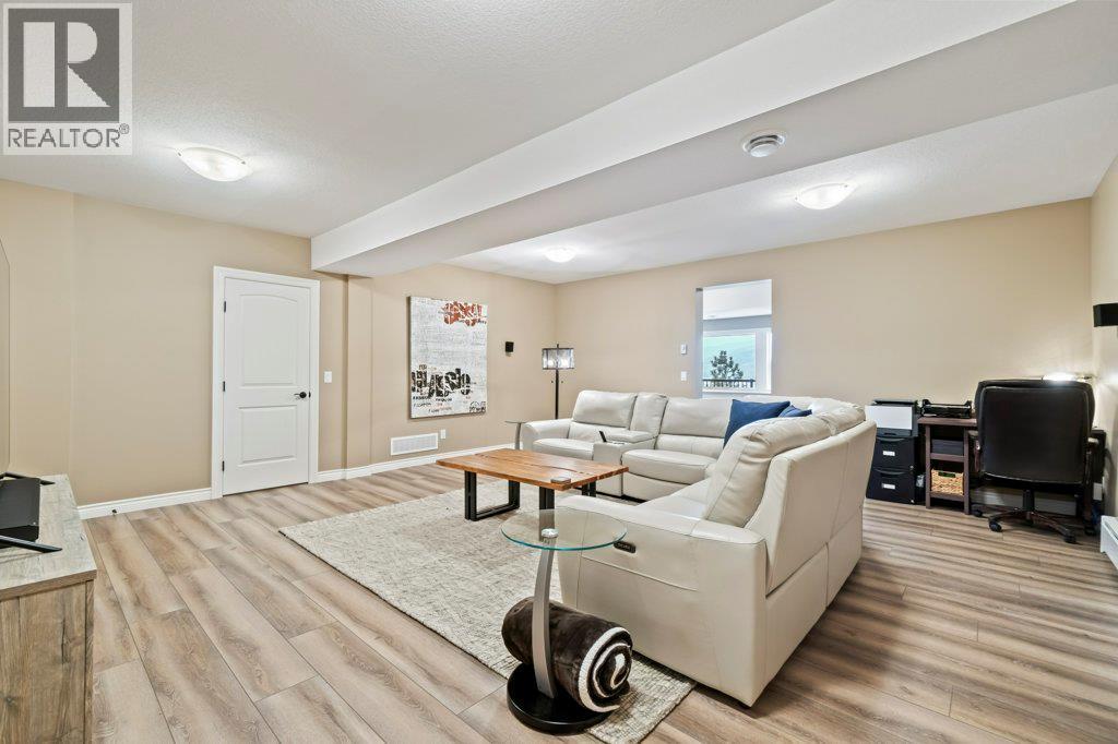 3949 Desert Pines Avenue, Peachland, BC
