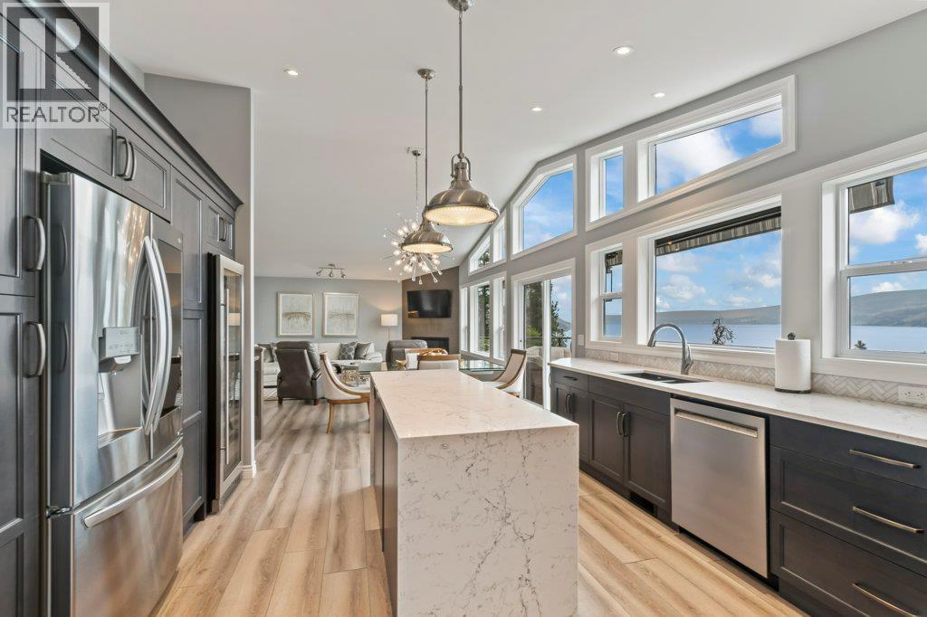 3949 Desert Pines Avenue, Peachland, BC