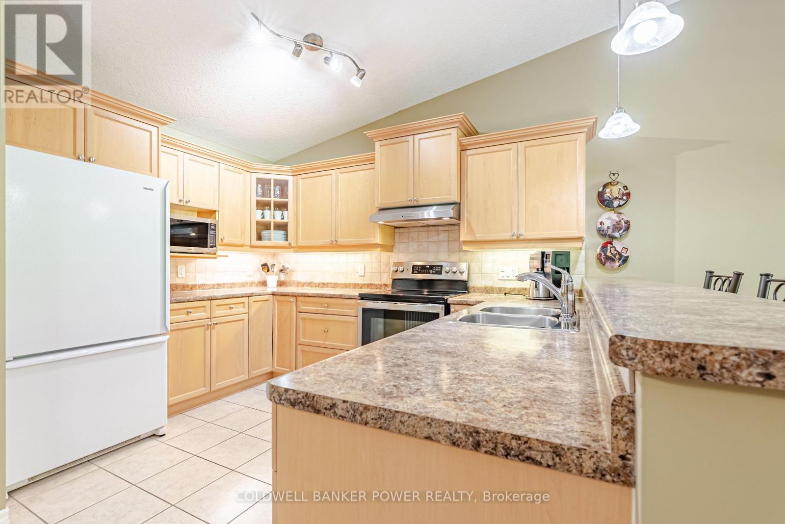 28 - 572 Thistlewood Drive, London North (North C), ON