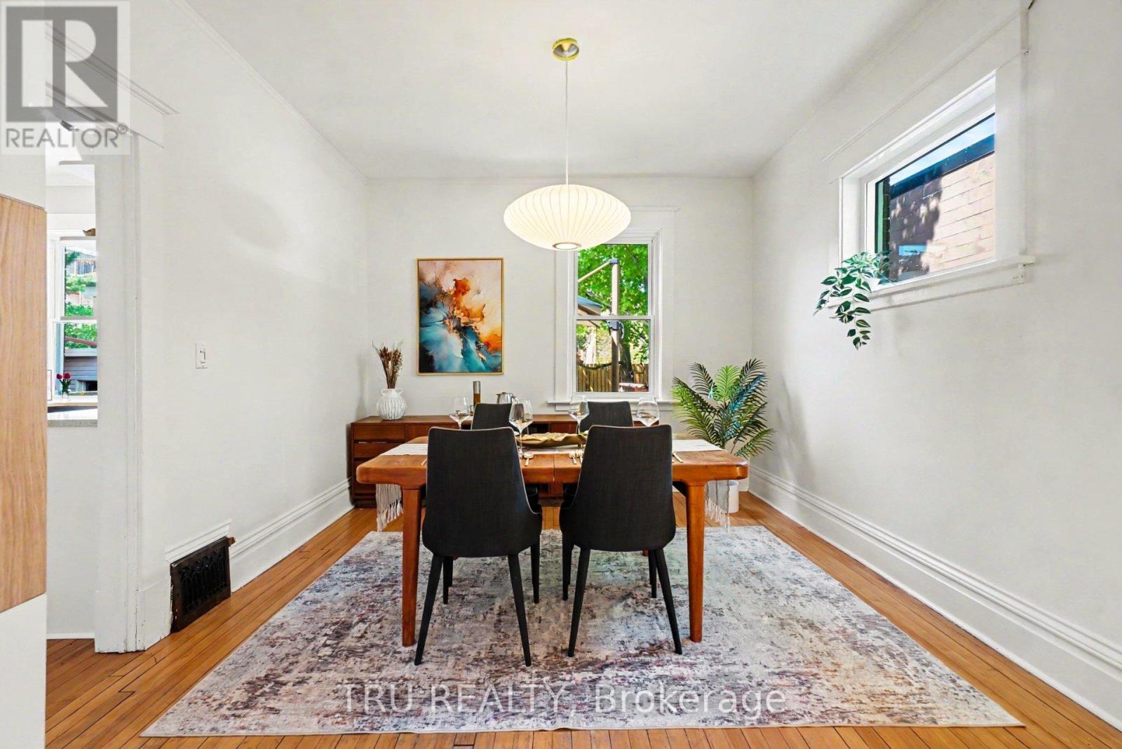 Dining room ideal for family and entertaining - 5 Grove Avenue, Ottawa, ON