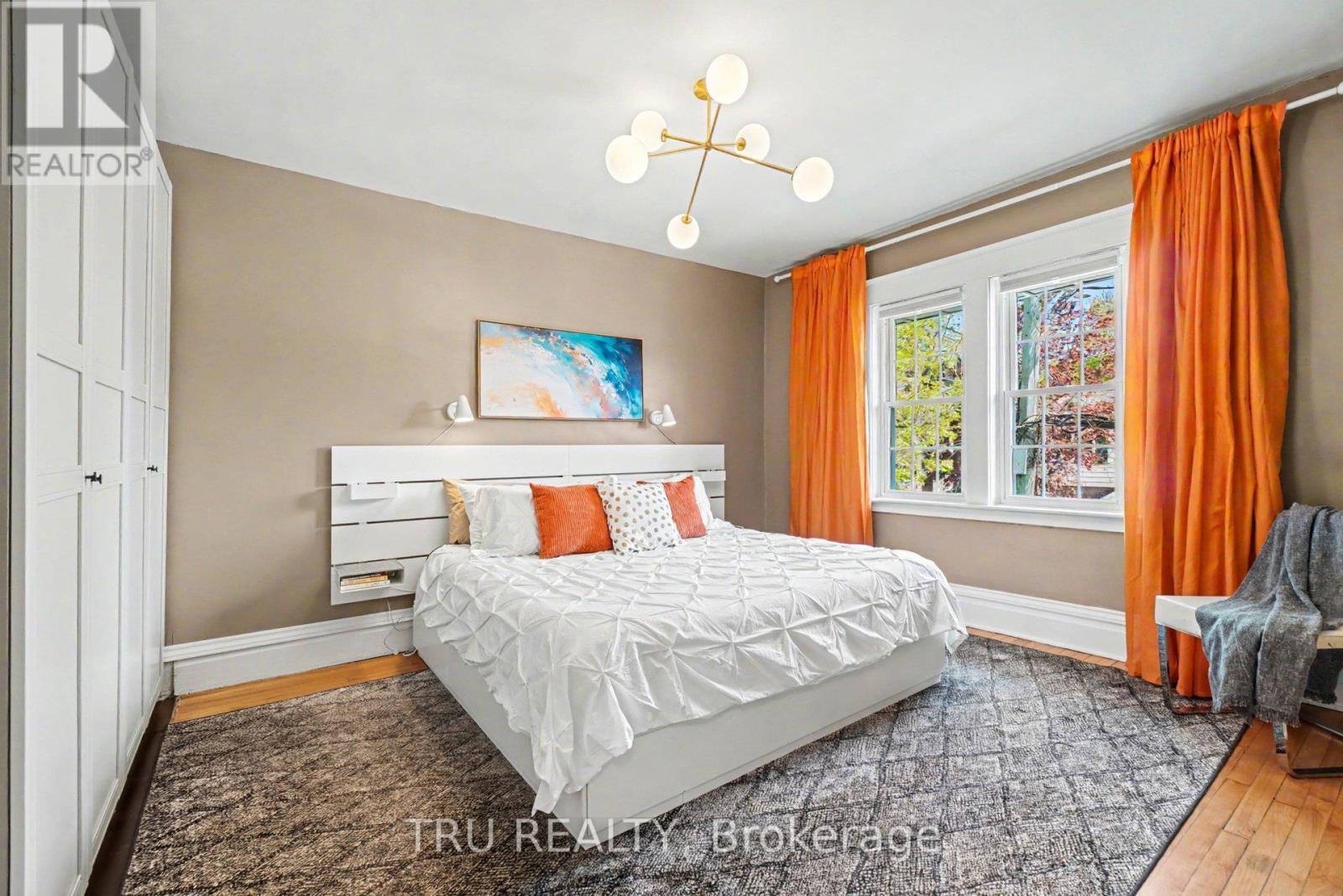 Large bright master bedroom - 5 Grove Avenue, Ottawa, ON