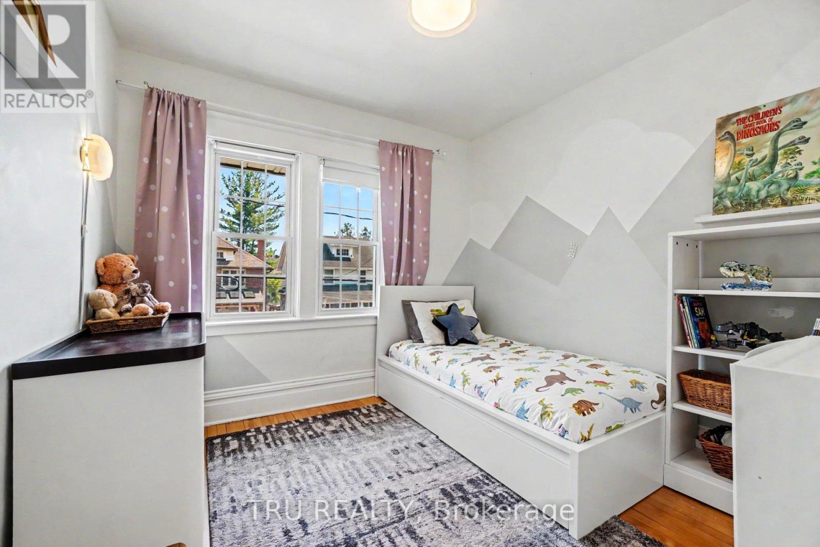 Bright third bedroom - 5 Grove Avenue, Ottawa, ON