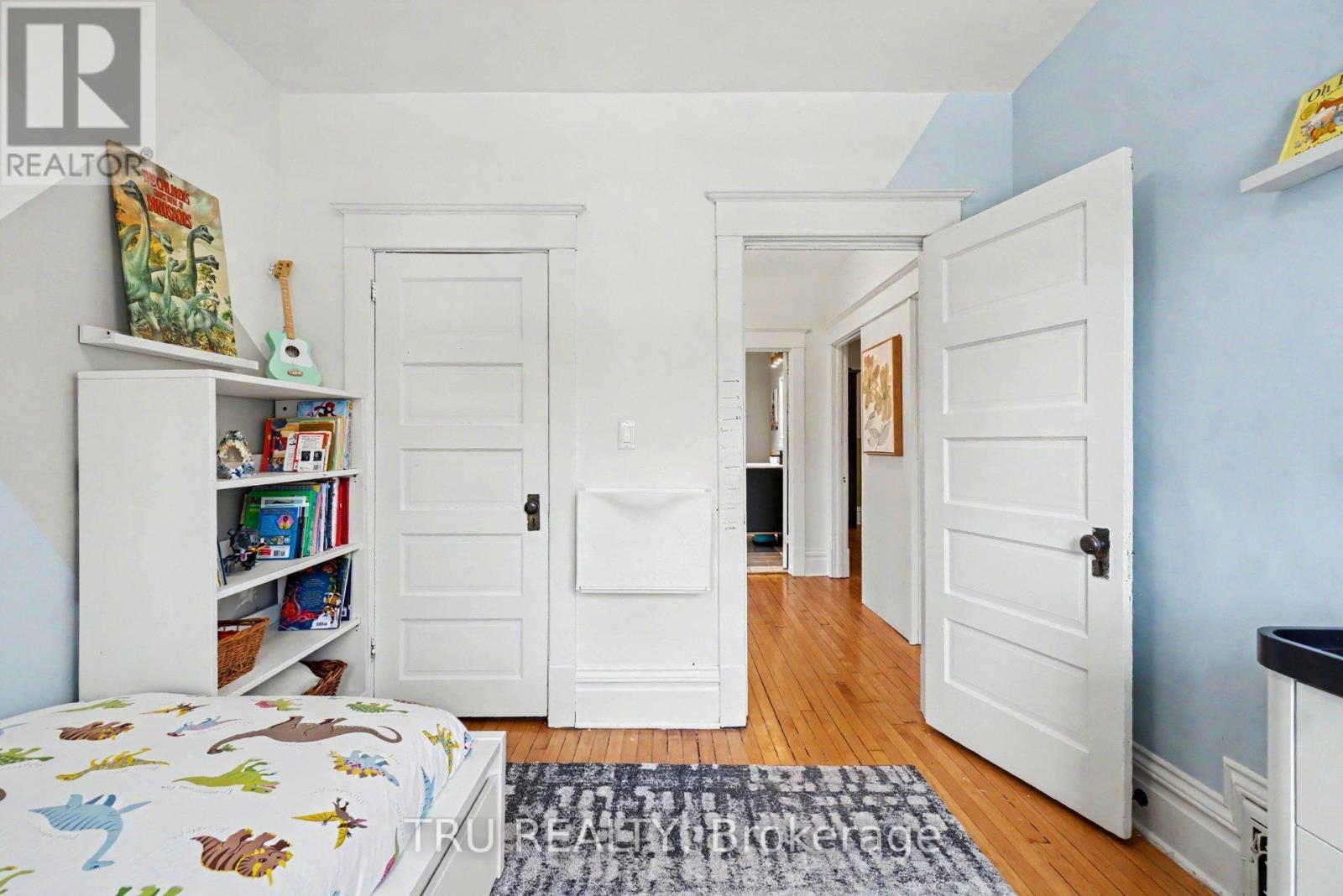 Bright third bedroom - 5 Grove Avenue, Ottawa, ON