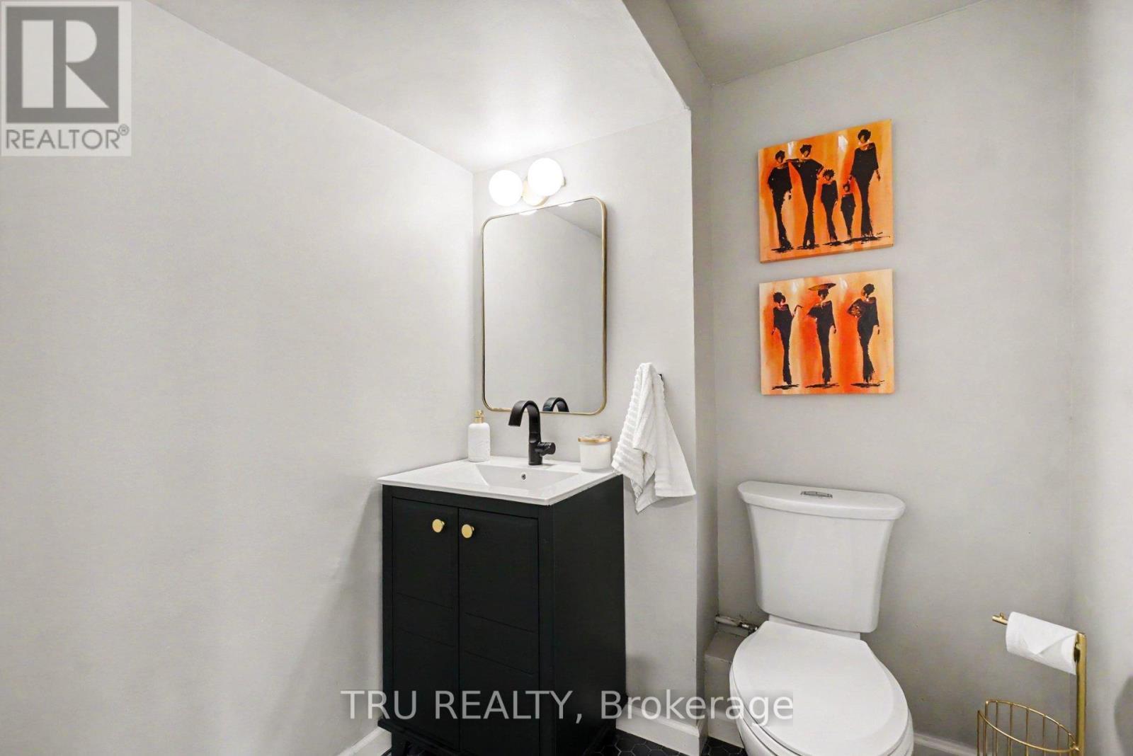 Lower level bathroom - 5 Grove Avenue, Ottawa, ON