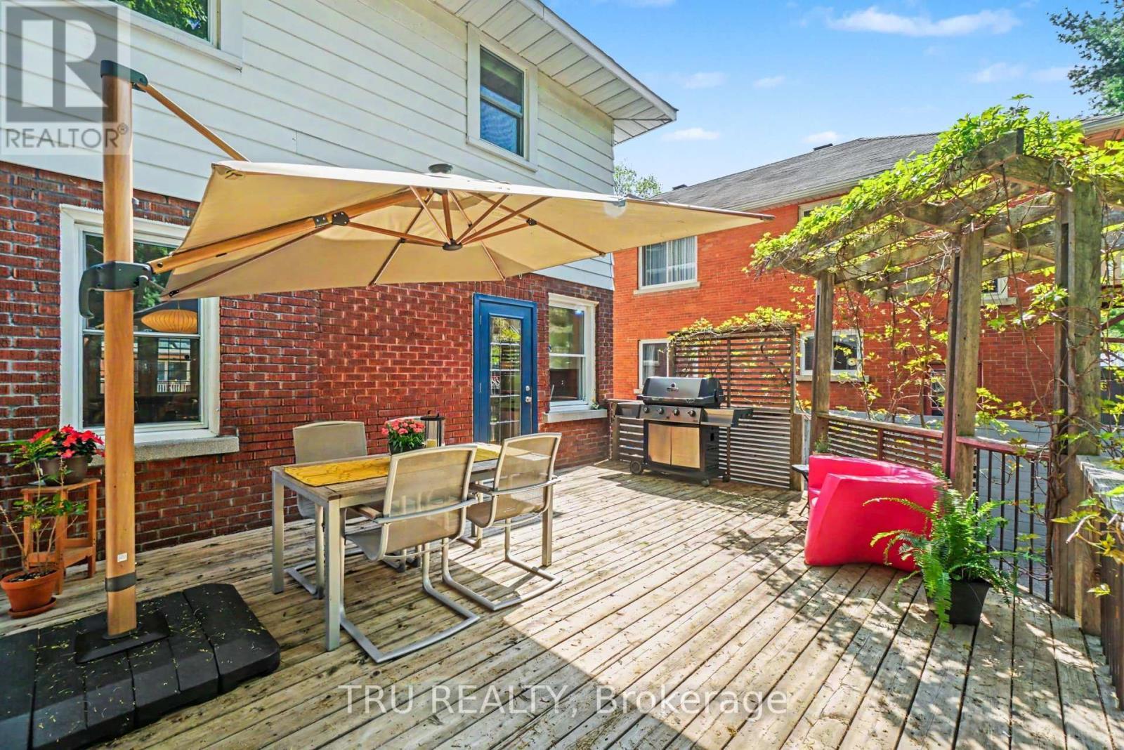 Expansive deck, private backyard, mature trees - 5 Grove Avenue, Ottawa, ON