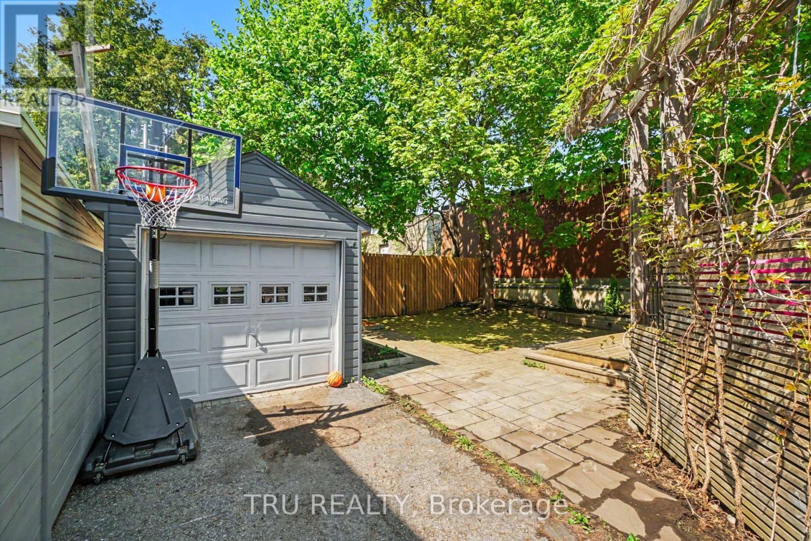 Garage + parking for 4 additional cars - 5 Grove Avenue, Ottawa, ON