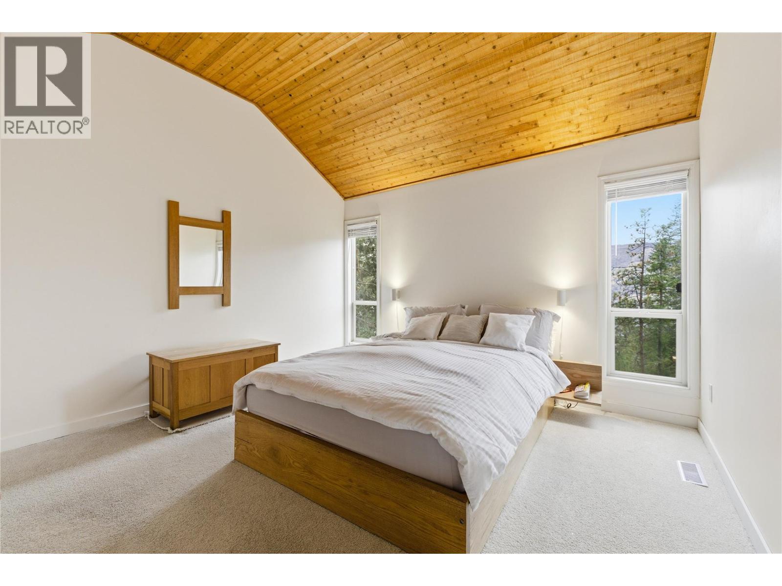 Primary Bedroom - 324 Clifton Road N, Kelowna, BC