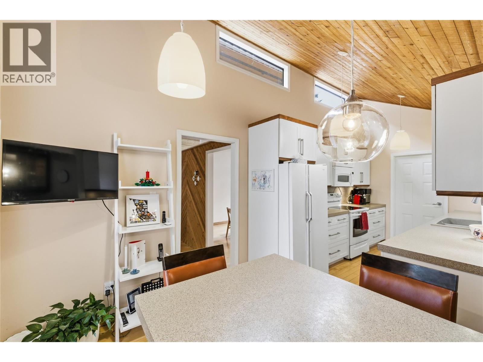 324 Clifton Road N, Kelowna, BC