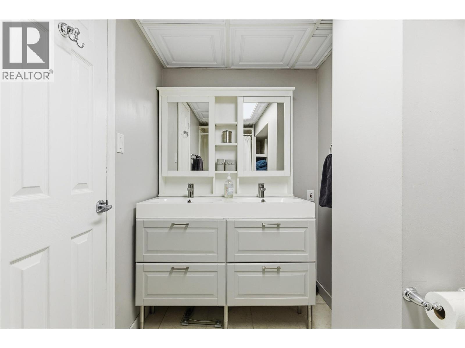 3 piece Bathroom on Lower Level - 324 Clifton Road N, Kelowna, BC