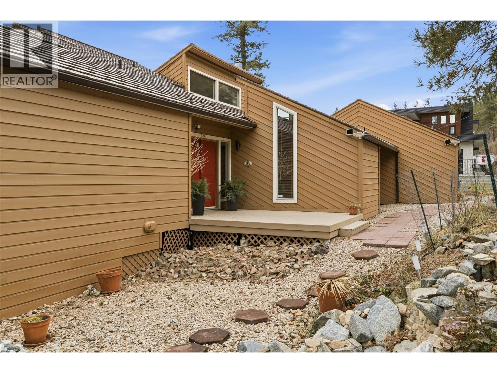 324 Clifton Road N, Kelowna, BC