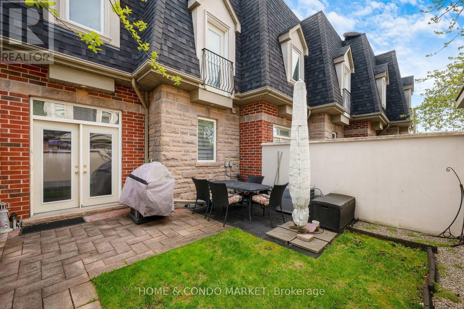 194 Lakeshore Road W, Mississauga, ON