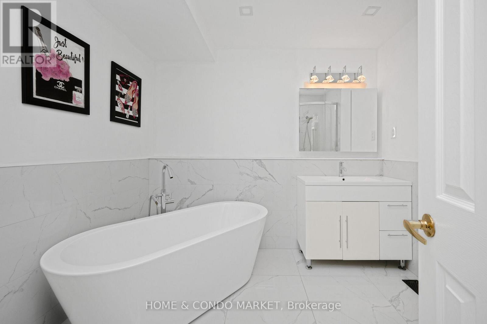 194 Lakeshore Road W, Mississauga, ON
