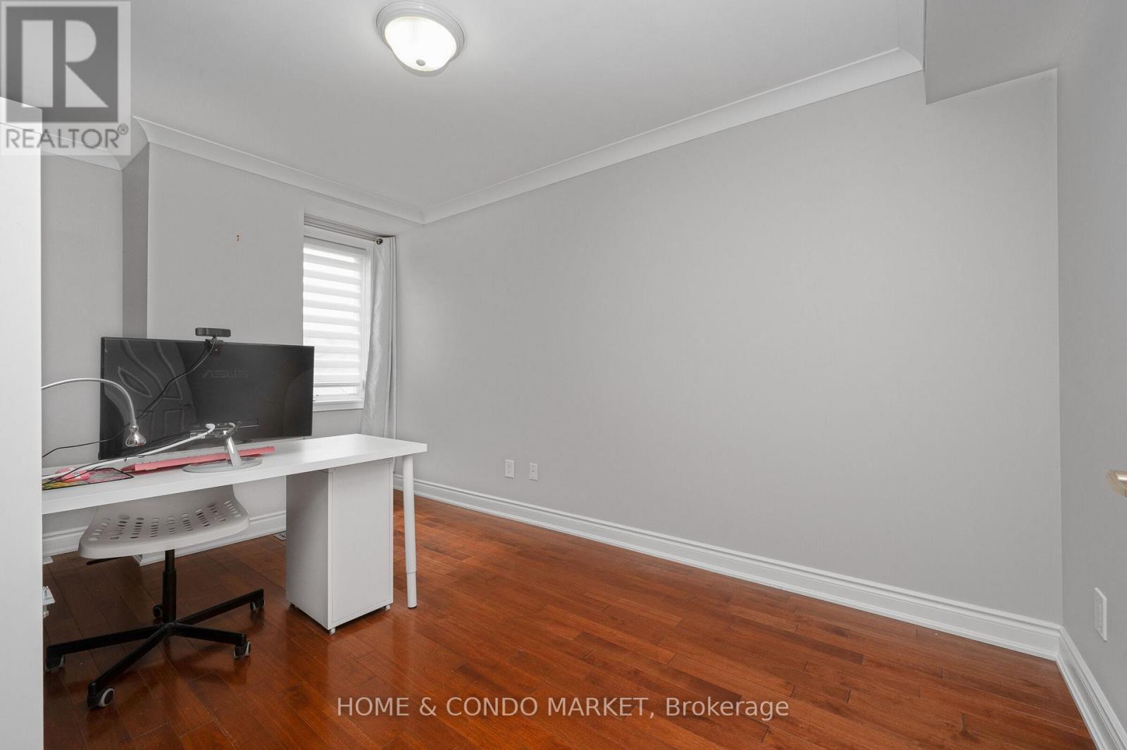 194 Lakeshore Road W, Mississauga, ON