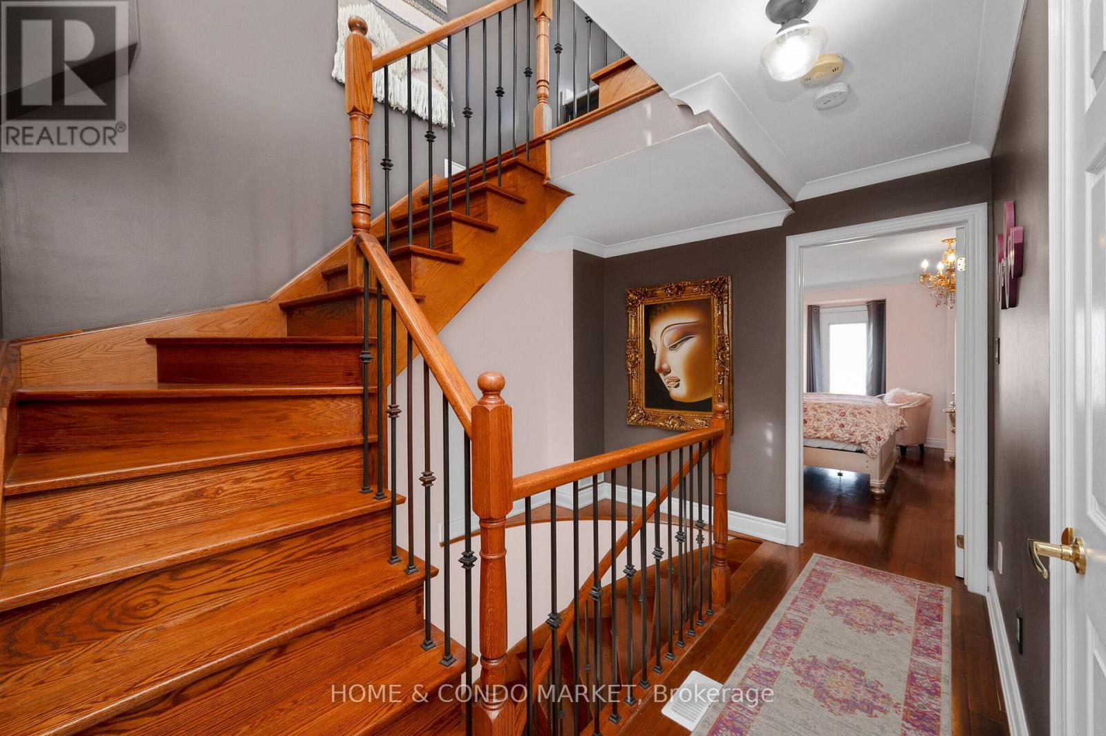 194 Lakeshore Road W, Mississauga, ON
