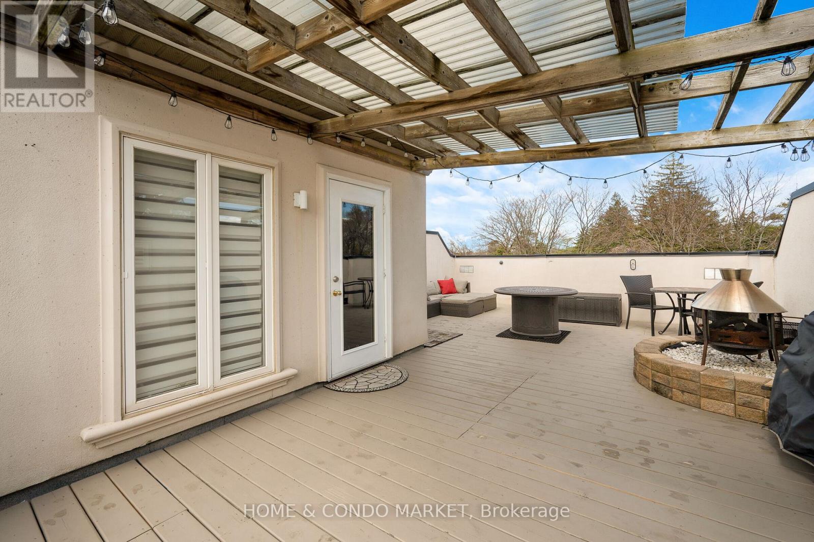 194 Lakeshore Road W, Mississauga, ON