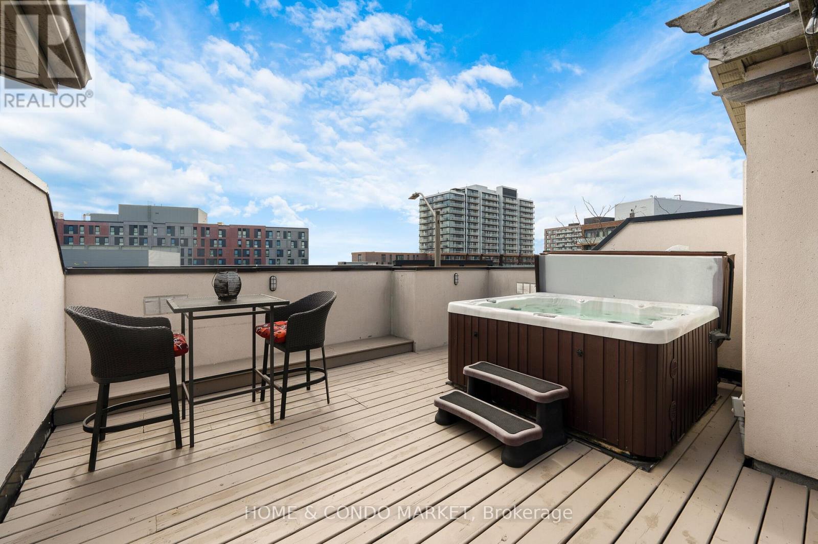 194 Lakeshore Road W, Mississauga, ON