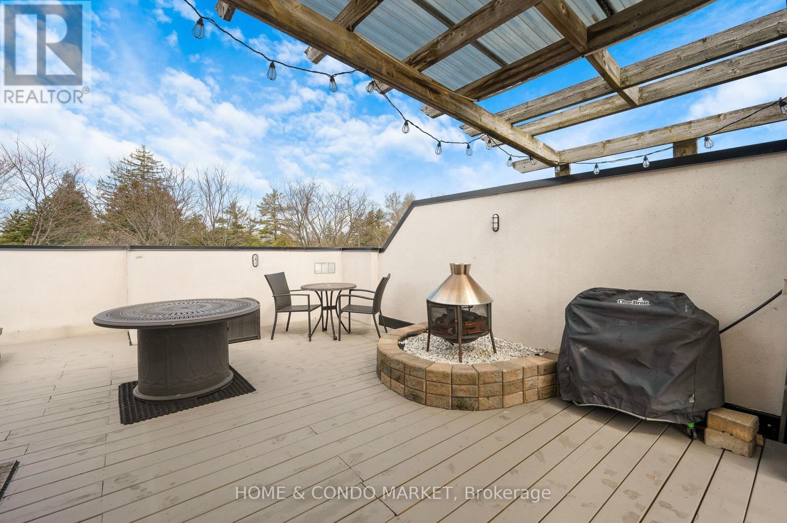 194 Lakeshore Road W, Mississauga, ON