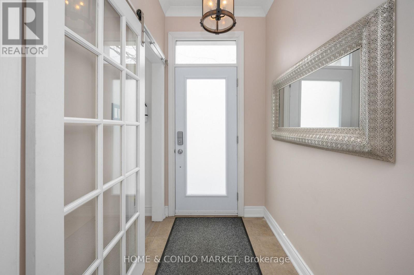 194 Lakeshore Road W, Mississauga, ON