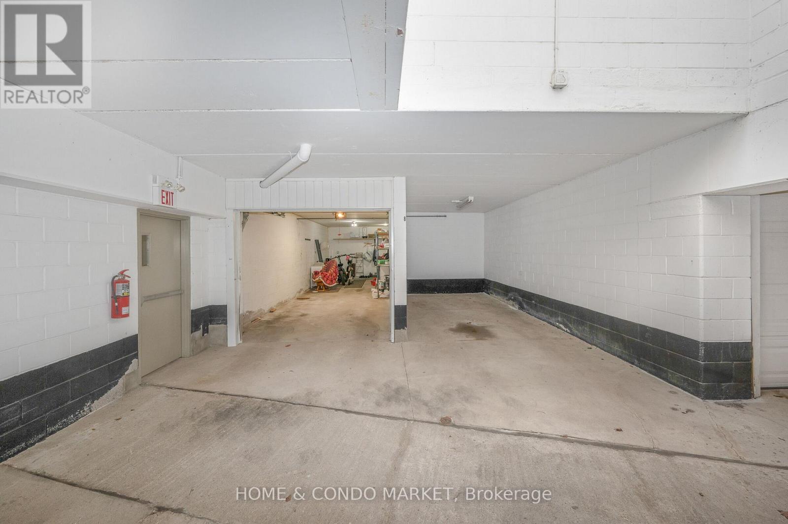 194 Lakeshore Road W, Mississauga, ON