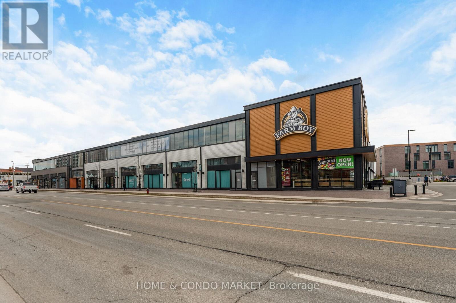 194 Lakeshore Road W, Mississauga, ON