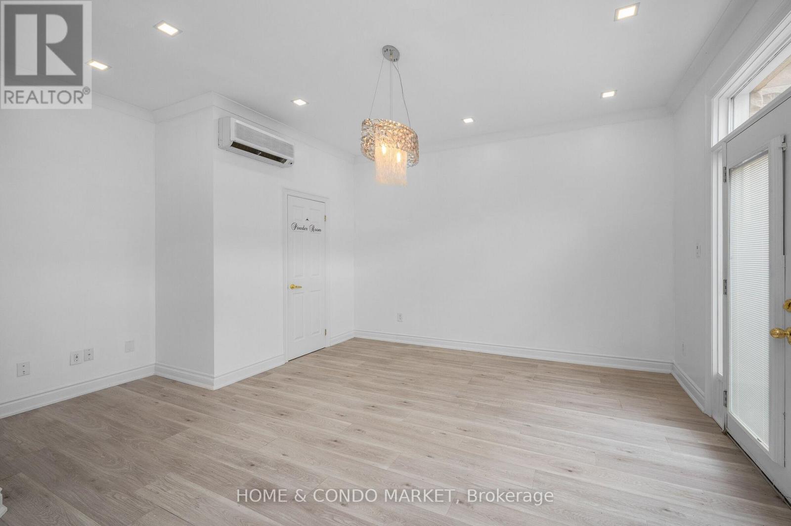 194 Lakeshore Road W, Mississauga, ON