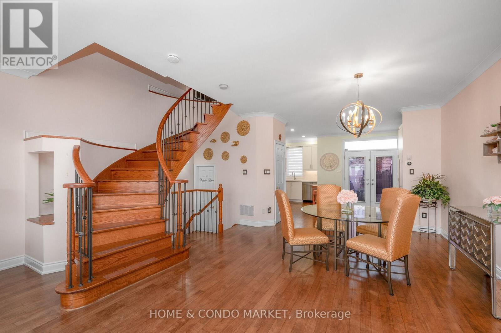 194 Lakeshore Road W, Mississauga, ON