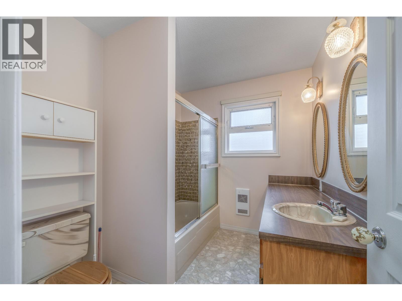 240 Dogwood Avenue, 100 Mile House, BC