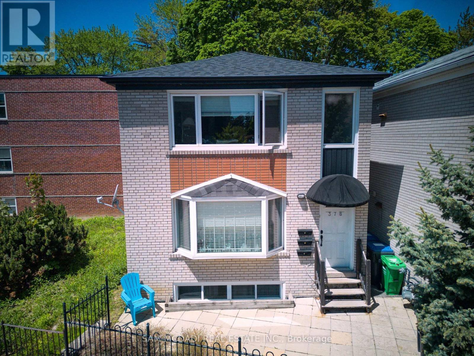 378 Lakeshore Road W, Mississauga, ON