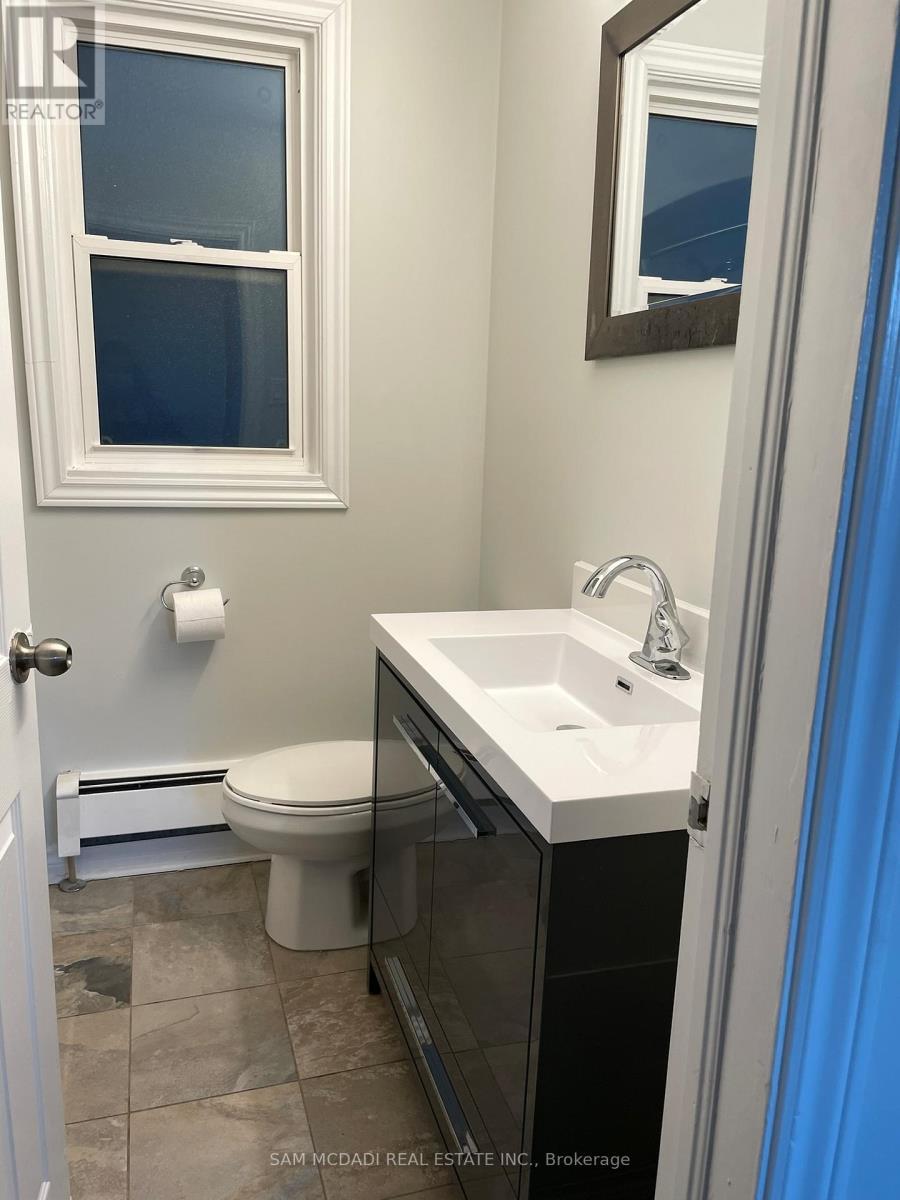 378 Lakeshore Road W, Mississauga, ON
