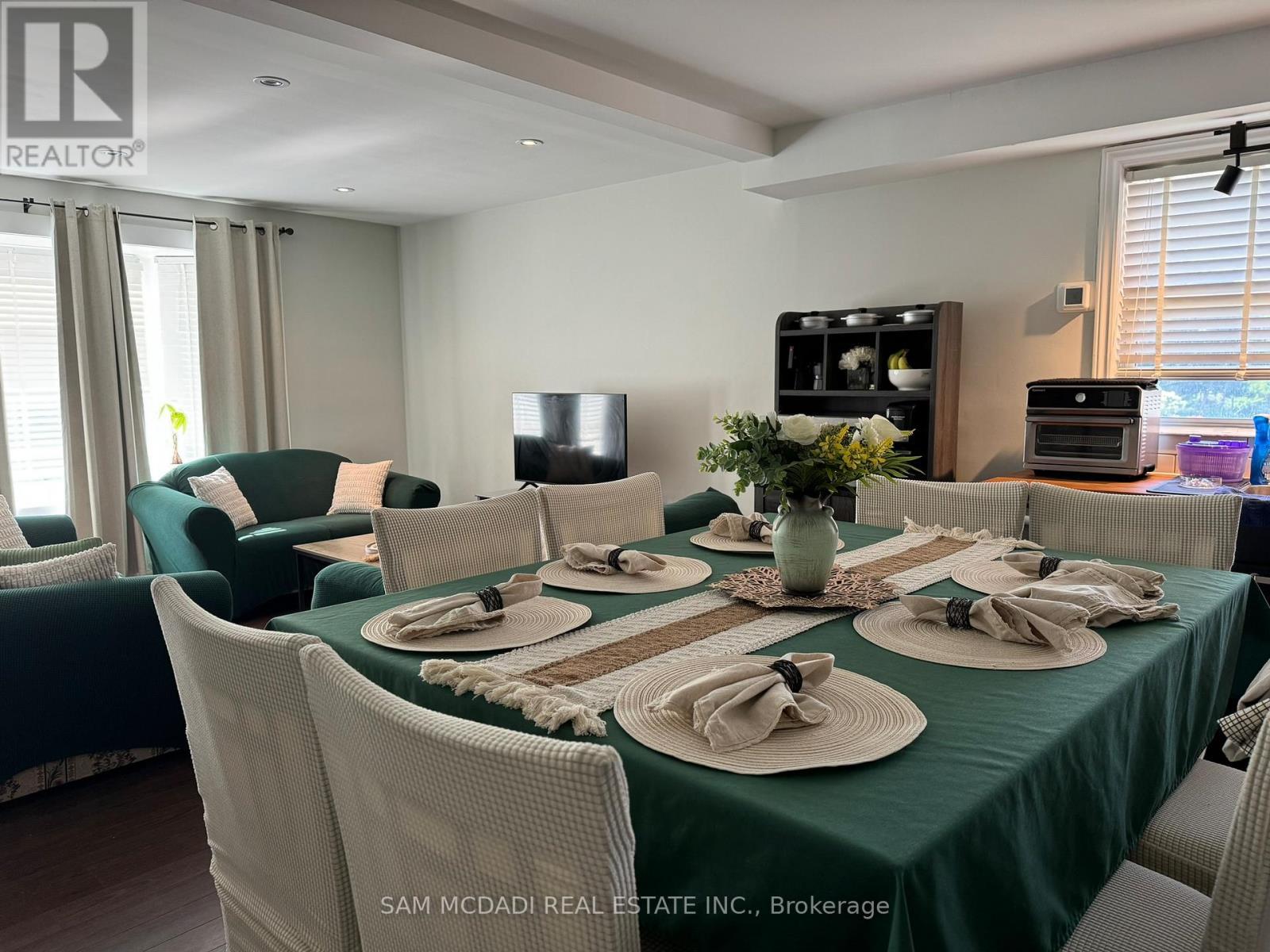 378 Lakeshore Road W, Mississauga, ON